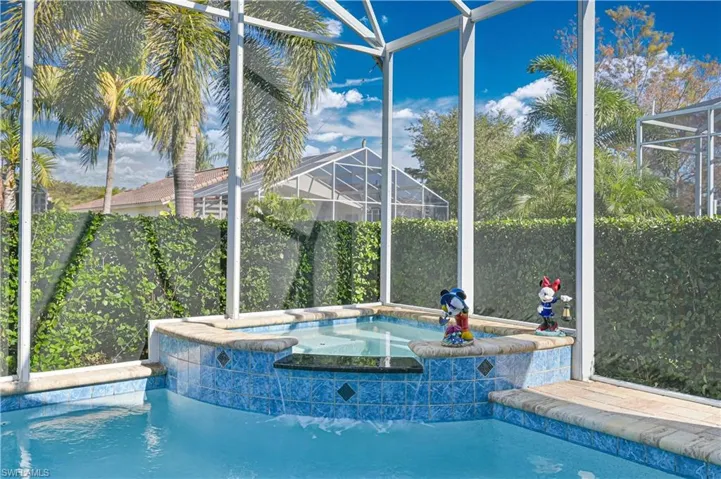 Corner heated salt water integrated spa !