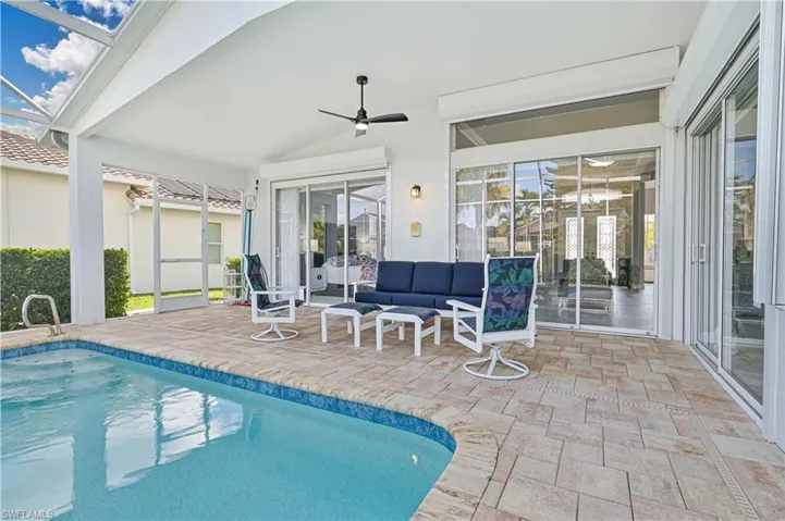 Tons of outdoor entertaining space !