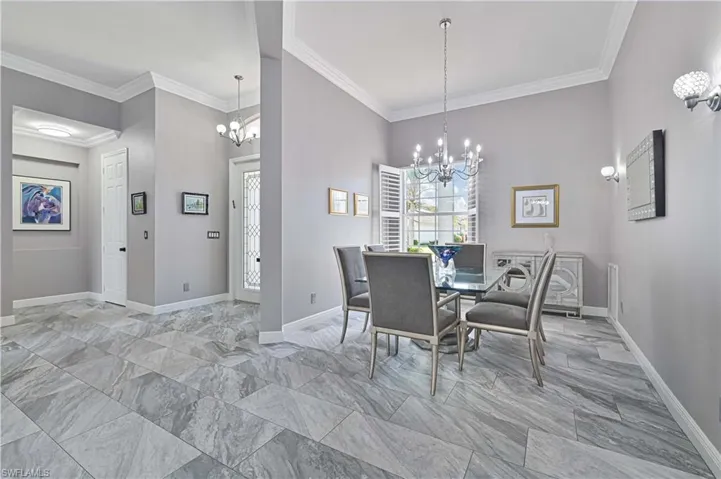 Entry Foyer leading to Formal Dining Room !