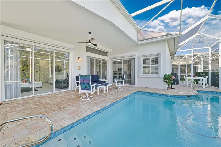 Saltwater pool overlooking the large entertainment area !