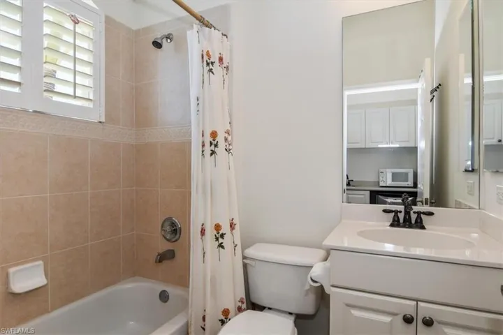 3351  Sandpiper  WAY, Naples, FL 34109