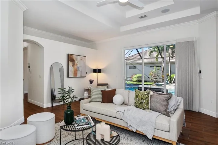 3351  Sandpiper  WAY, Naples, FL 34109