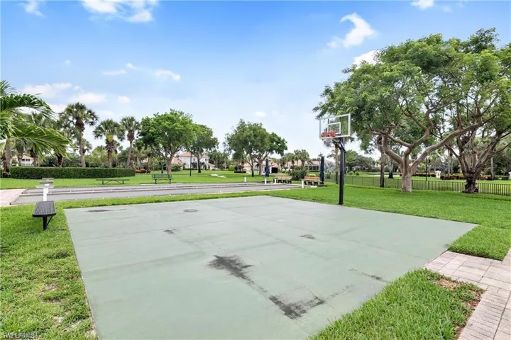 3351  Sandpiper  WAY, Naples, FL 34109