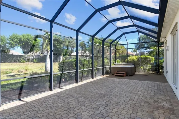 3351  Sandpiper  WAY, Naples, FL 34109