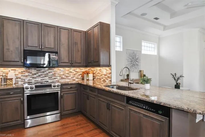 3351  Sandpiper  WAY, Naples, FL 34109