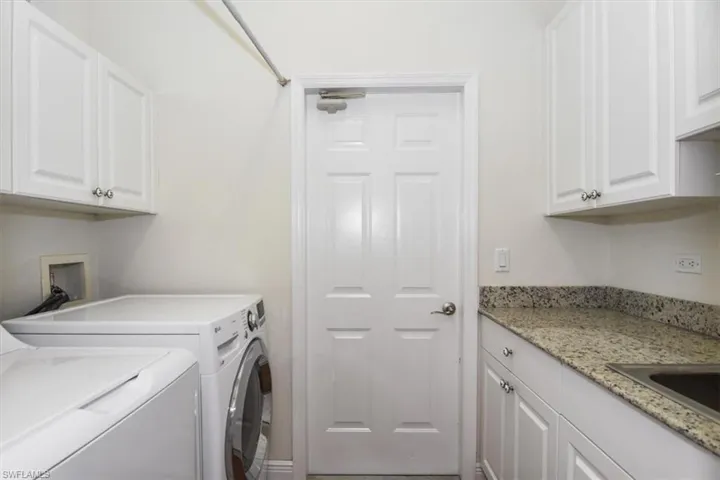 3351  Sandpiper  WAY, Naples, FL 34109