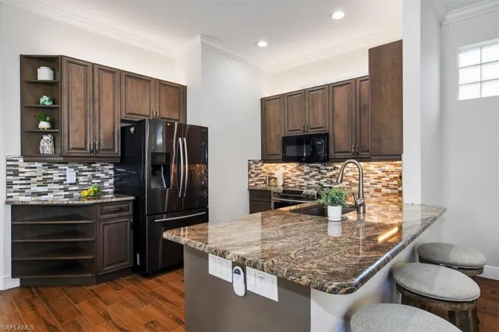 3351  Sandpiper  WAY, Naples, FL 34109