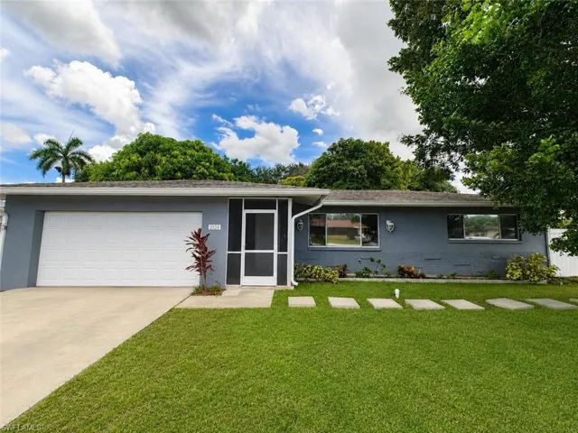 2124 41st Ter Sw, Naples, Florida 34116