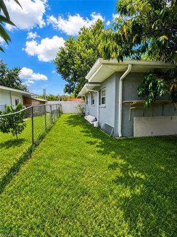 2124 41st Ter Sw, Naples, Florida 34116