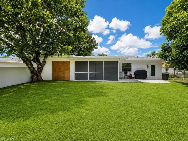 2124 41st Ter Sw, Naples, Florida 34116