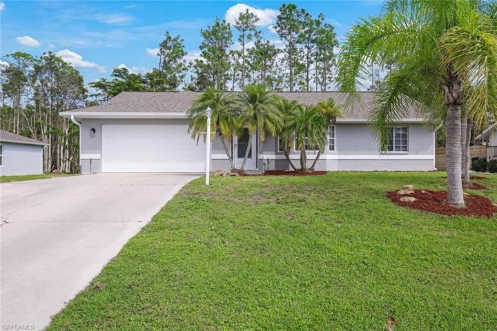 Welcome home! New Roof 2021 & New A/C 2023, New Screen entry door 10/23