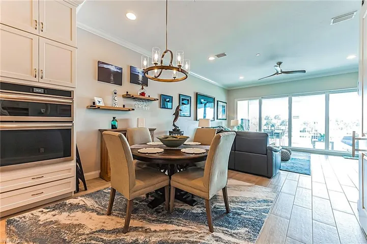 10' Ceilings with Open Floorplan.