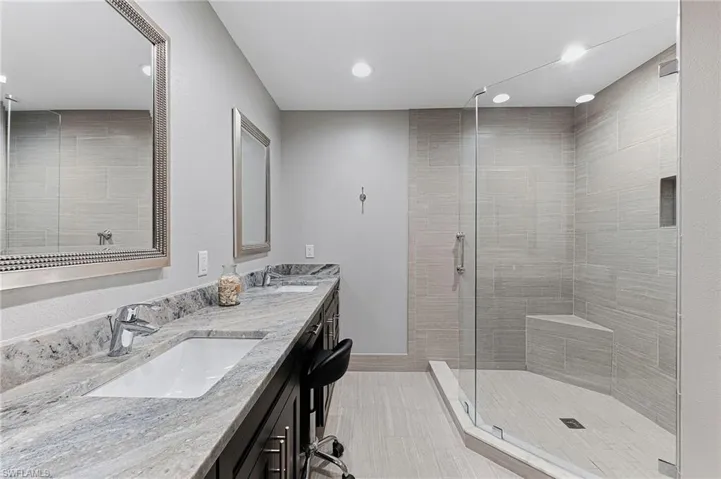 6835  Huntington Lakes  CIR, Naples, FL 34119