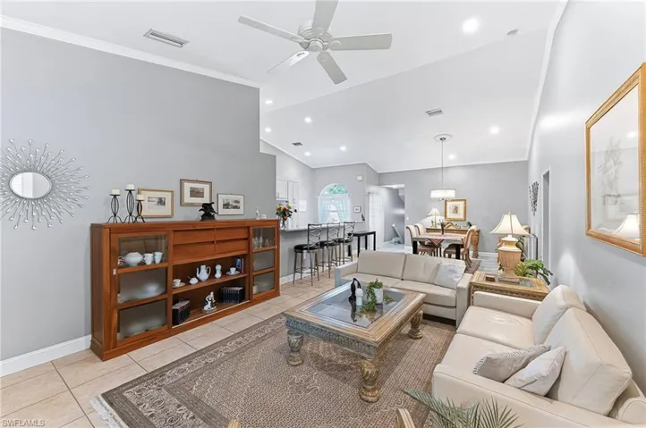 6835  Huntington Lakes  CIR, Naples, FL 34119