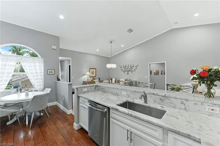 6835  Huntington Lakes  CIR, Naples, FL 34119