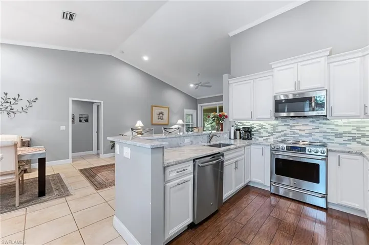6835  Huntington Lakes  CIR, Naples, FL 34119