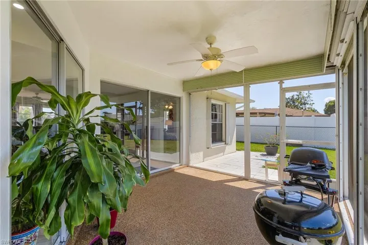 Sunroom with ceiling fan