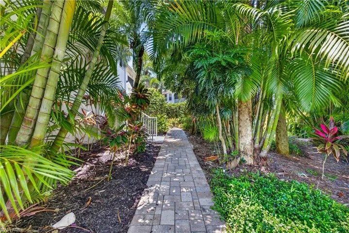 5035 Yacht Harbor Dr 103, Naples, Florida 34112