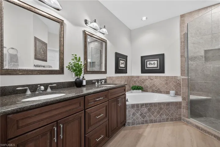 5035 Yacht Harbor Dr 103, Naples, Florida 34112
