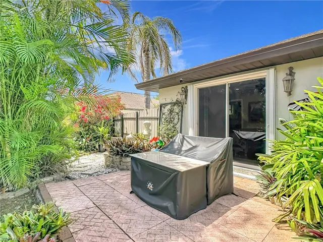 1405 Sw 5th Pl, Cape Coral, Florida 33991
