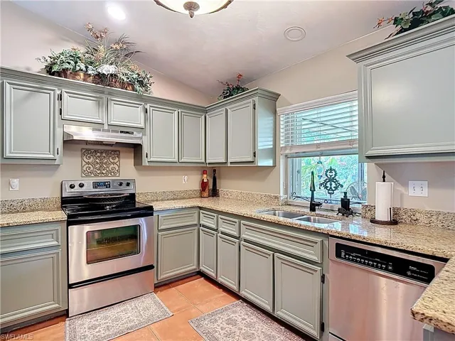 1405 Sw 5th Pl, Cape Coral, Florida 33991