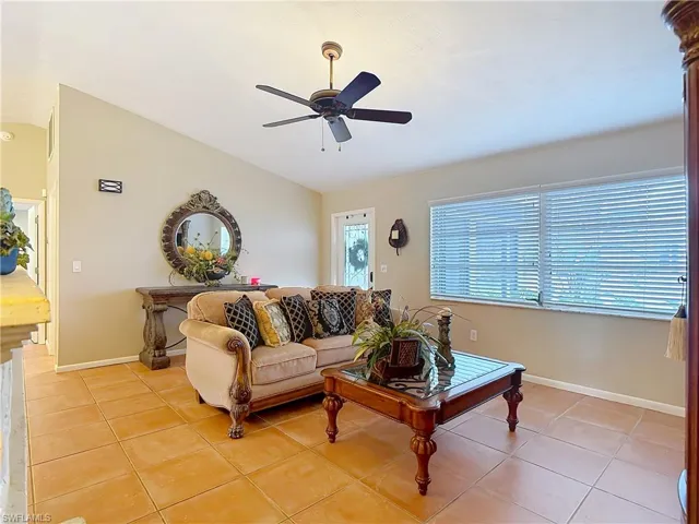 1405 Sw 5th Pl, Cape Coral, Florida 33991
