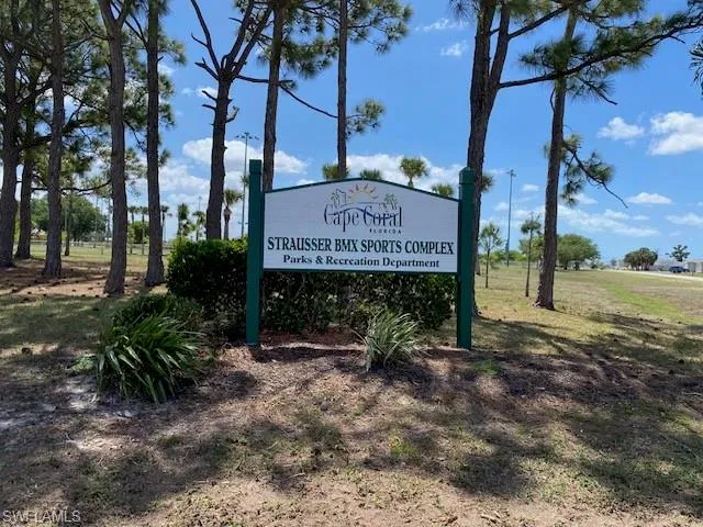 Strausser Park ,,,,Enjoy the public sports complex nearby with playground, ball field, picnic shelter BMX track and Public Boat Launch