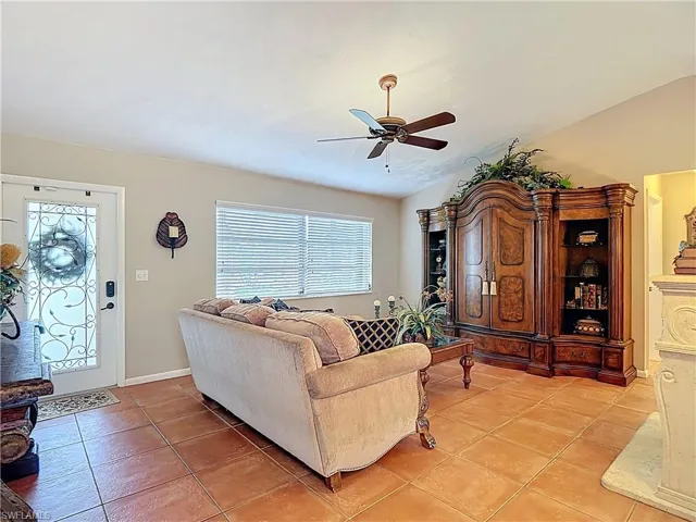 1405 Sw 5th Pl, Cape Coral, Florida 33991