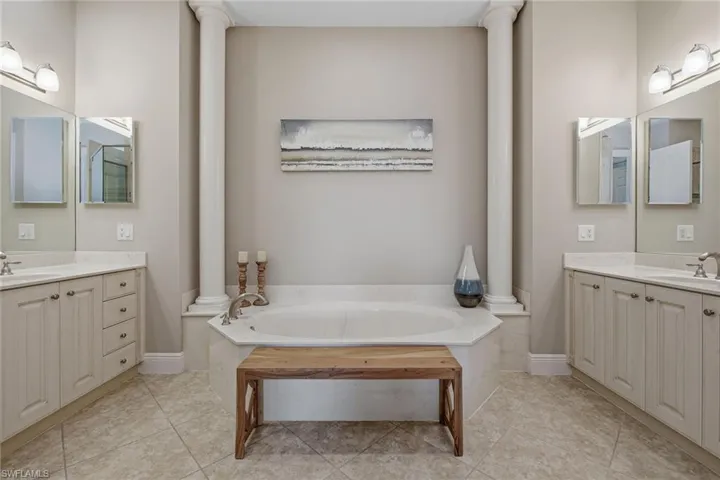 9270 Campanile Cir 19204, Naples, Florida 34114