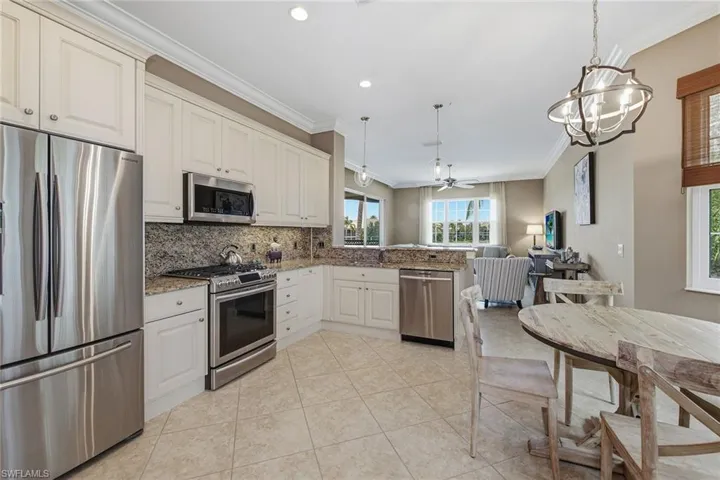 9270 Campanile Cir 19204, Naples, Florida 34114