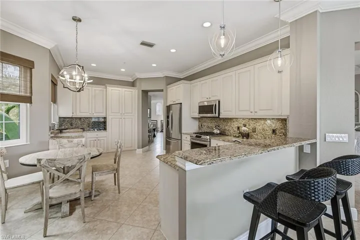9270 Campanile Cir 19204, Naples, Florida 34114