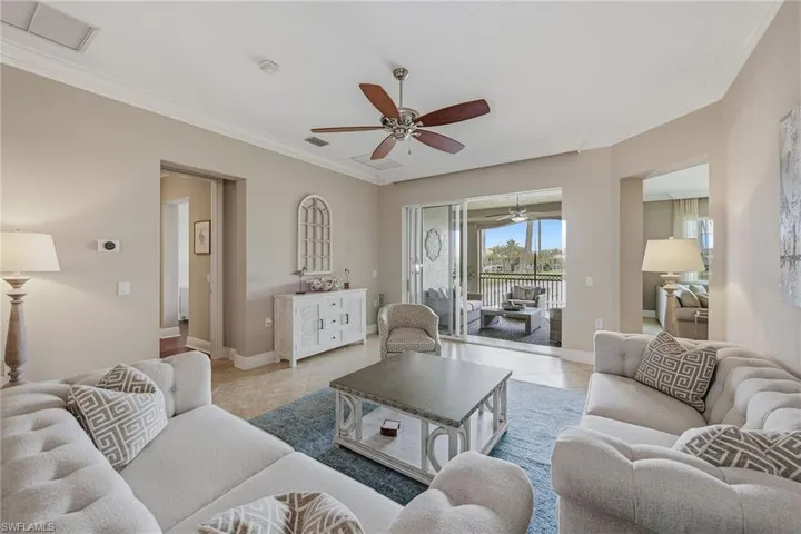 9270 Campanile Cir 19204, Naples, Florida 34114