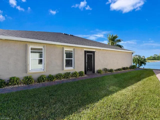 Ranch-style house with a front lawn