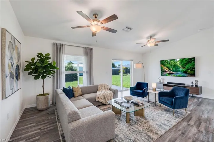 1317 Ne 9th Ave, Cape Coral, Florida 33909