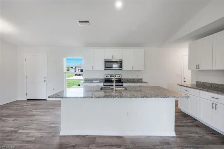 1317 Ne 9th Ave, Cape Coral, Florida 33909