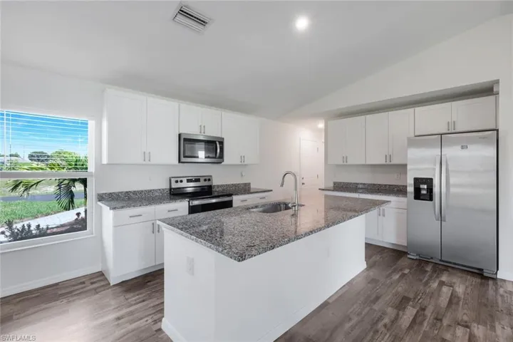 1317 Ne 9th Ave, Cape Coral, Florida 33909