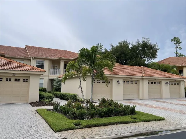 One car garage with 2bedrooms + den 2nd floor Garden Home in Forest Glen