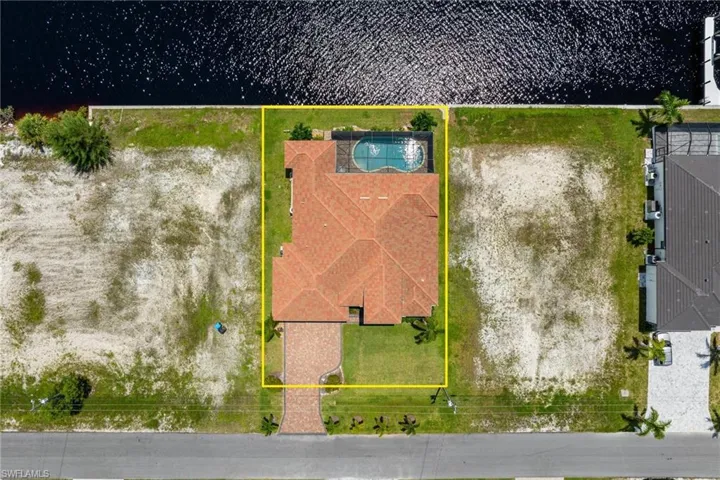Birds eye view of property