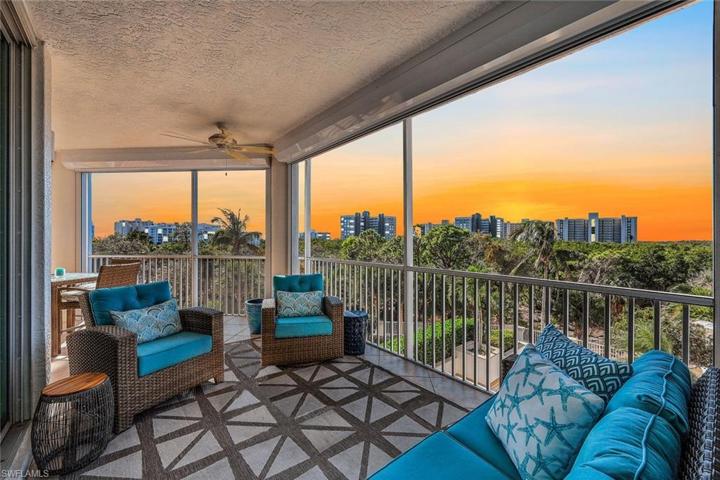 Large lanai offers wonderful outdoor setting.