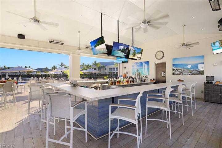 Outdoor casual dining