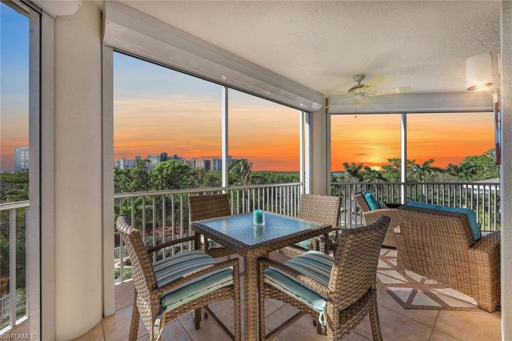 Private large lanai  for sunset dining.