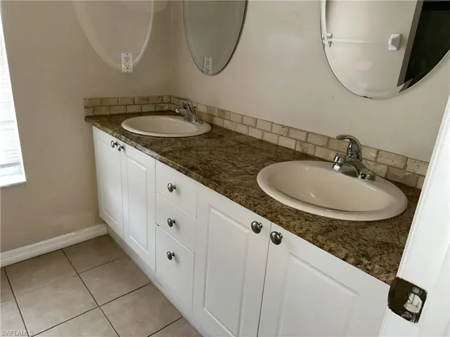 2701 Nw 4th Ter, Cape Coral, Florida 33993