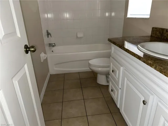 2701 Nw 4th Ter, Cape Coral, Florida 33993