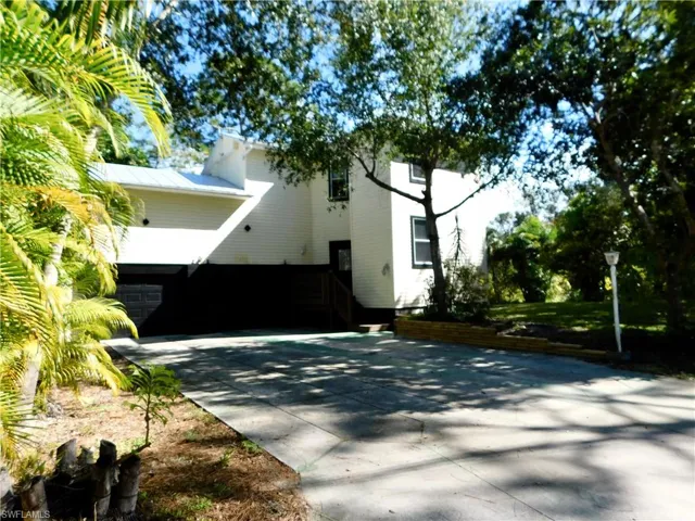 16990 Laurelin Ct, North Fort Myers, Florida 33917