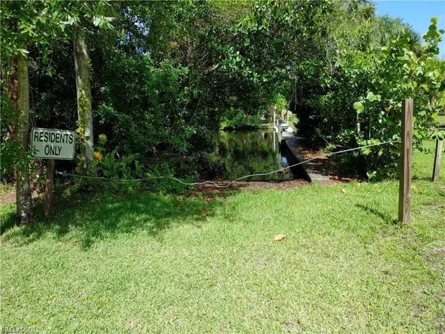 16990 Laurelin Ct, North Fort Myers, Florida 33917
