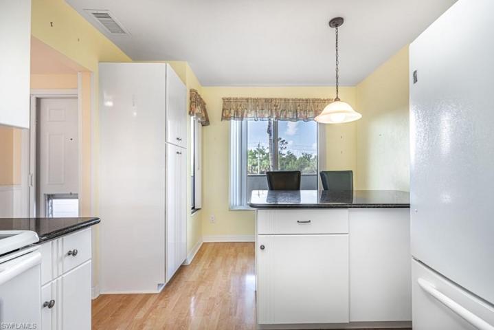 Kitchen with Eating Area