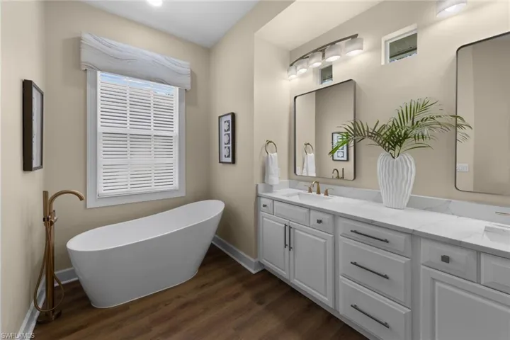 Master soaking tub