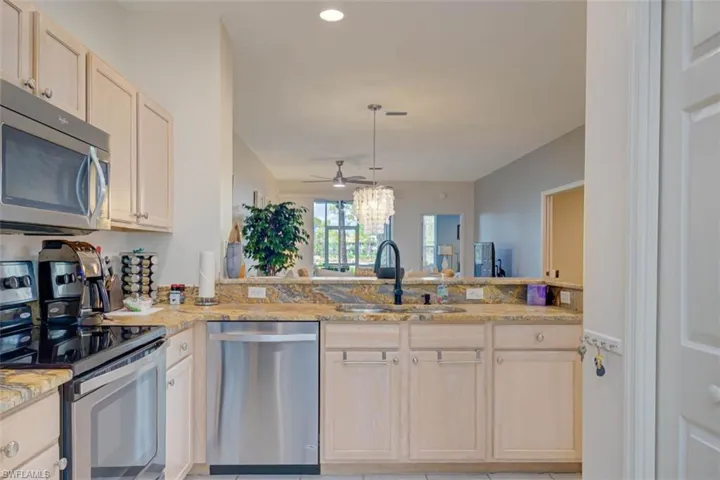 8223  Parkstone  PL, Naples, FL 34120