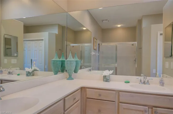 8223  Parkstone  PL, Naples, FL 34120