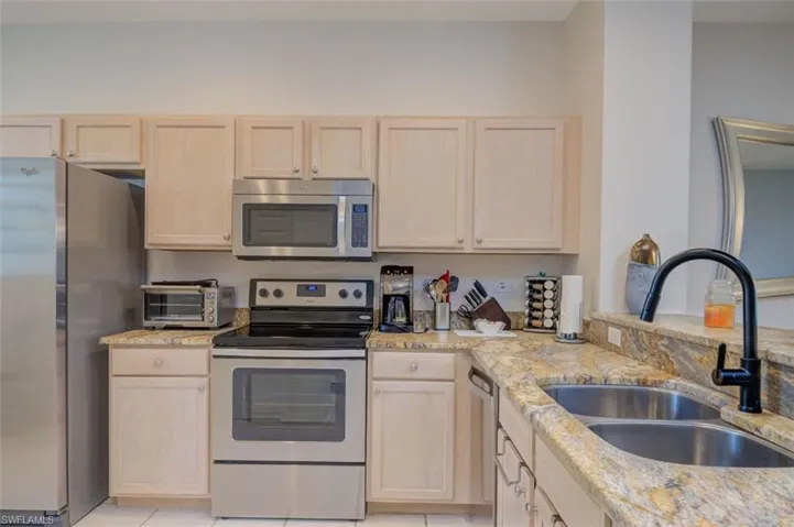 8223  Parkstone  PL, Naples, FL 34120